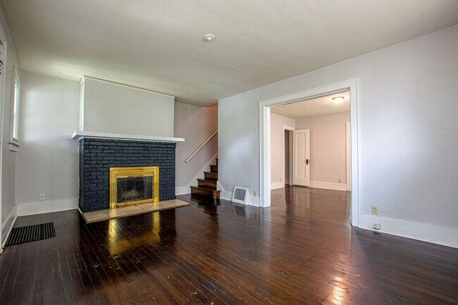 Foto del edificio - 4934-4936 Davenport Street