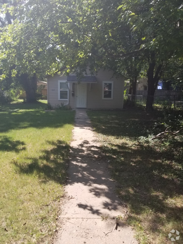 Building Photo - 327 S Rutan St