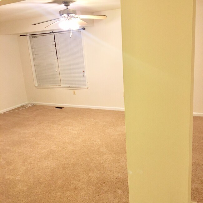 Building Photo - 3063 Lake Hill Ct