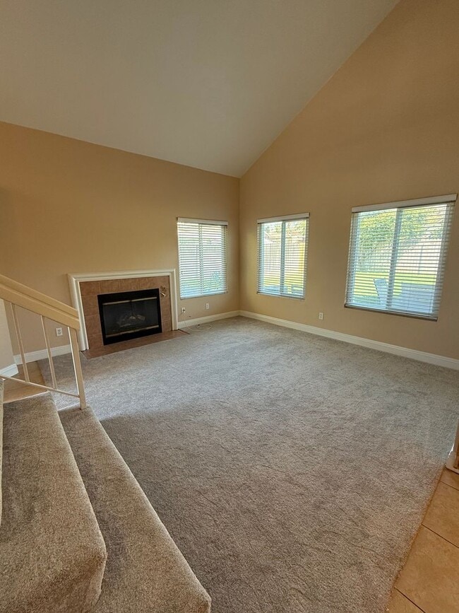 Photo - Lovely 3 bed  2 1/2 bath House