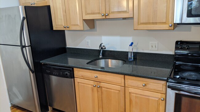 Building Photo - 22 Laurel St