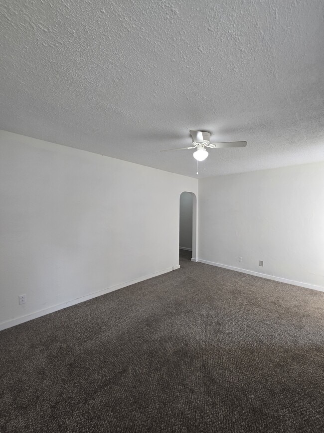 Building Photo - 1102 Dellrose