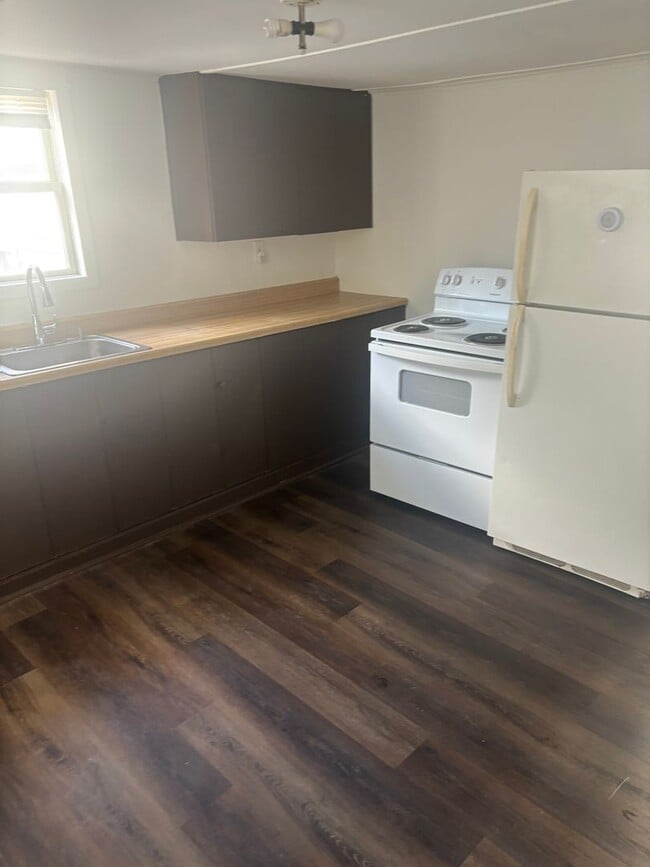 Building Photo - 36 2nd St