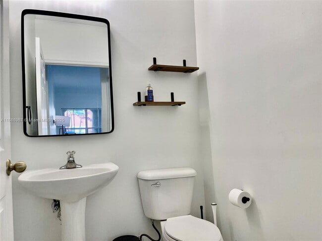 Foto del edificio - 3503 Merrick Ln