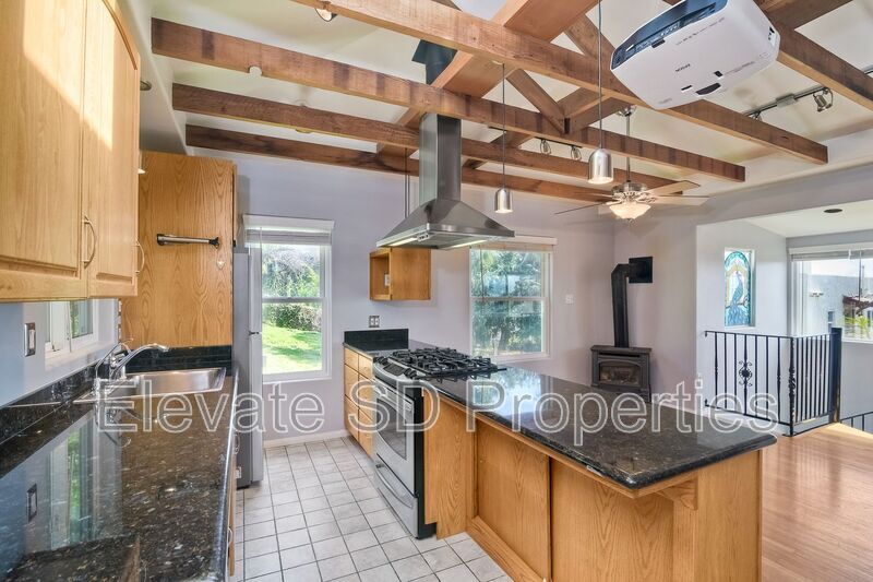Primary Photo - 3693 Columbia St