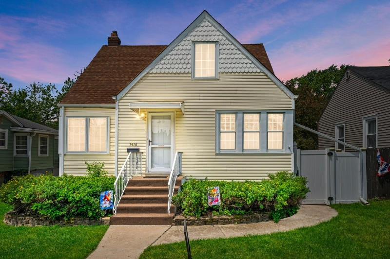 Primary Photo - 7416 Van Buren Ave