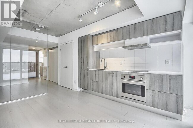 Building Photo - 5-815 Soudan Ave