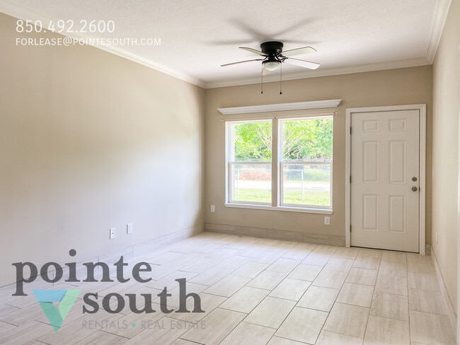 Building Photo - 2BD/1BA Duplex