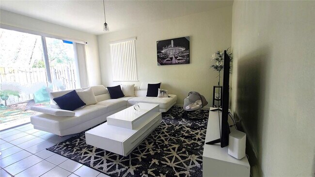 Foto del edificio - 7010 NW 177th St