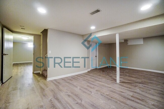 Building Photo - REDUCED! - Easter Special !!