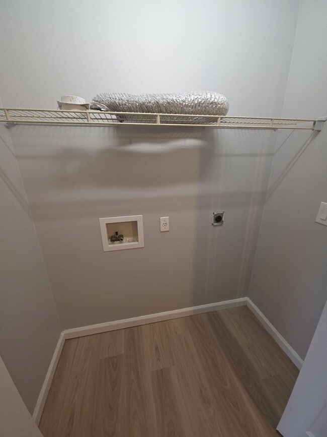 Building Photo - Newly Updated 2-Bedroom Apartment in Sparta with Lawn Care Included