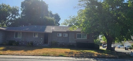 Building Photo - 6955 S Land Park Dr