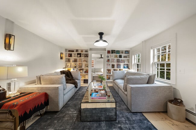 Foto del edificio - 45 Burying Hill Rd