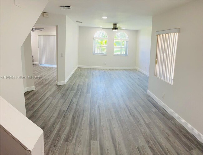Foto del edificio - 12498 SW 54th St