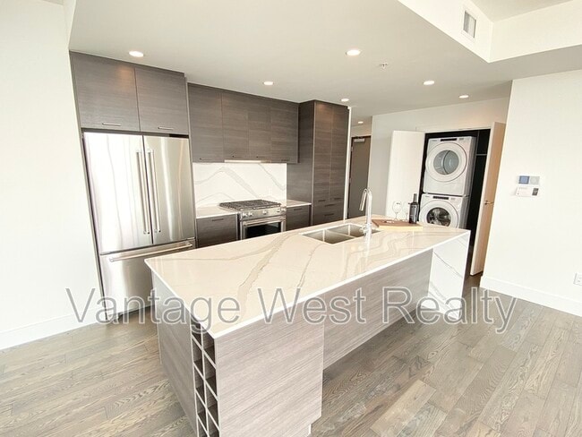 Building Photo - 1181 Sunset Dr