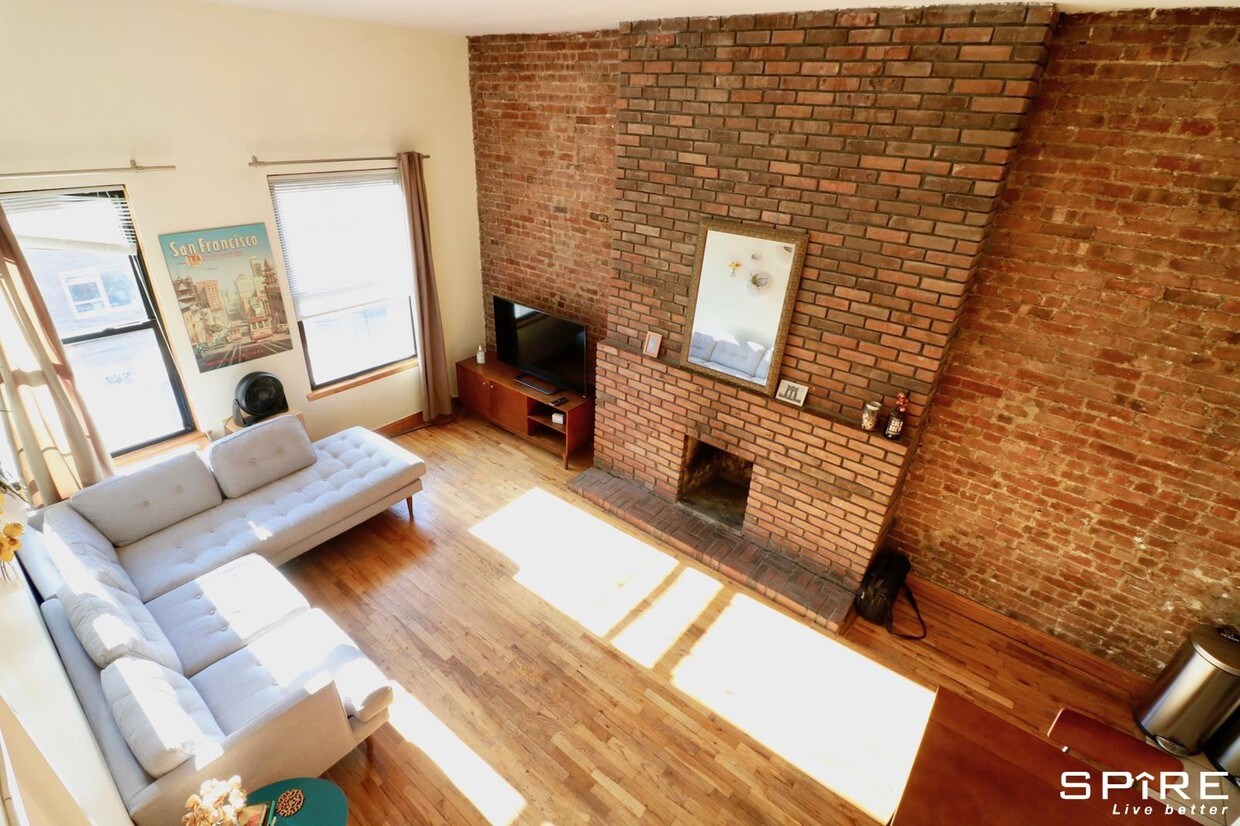 Primary Photo - 323 W 75th St