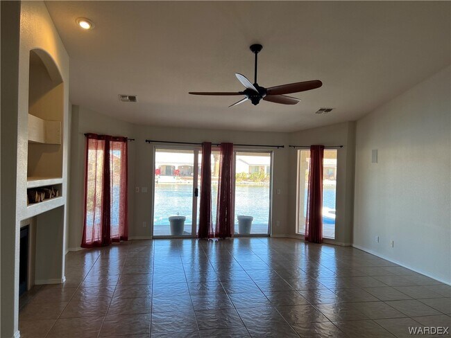 Foto del edificio - 2021 Lago Grande Cir