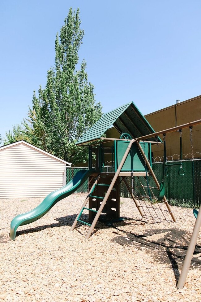 Building Photo - Life Just Got Better Come See For Yourself At Powell Court Apartments!!