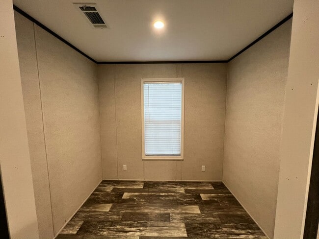 Building Photo - 126 Southland Ct