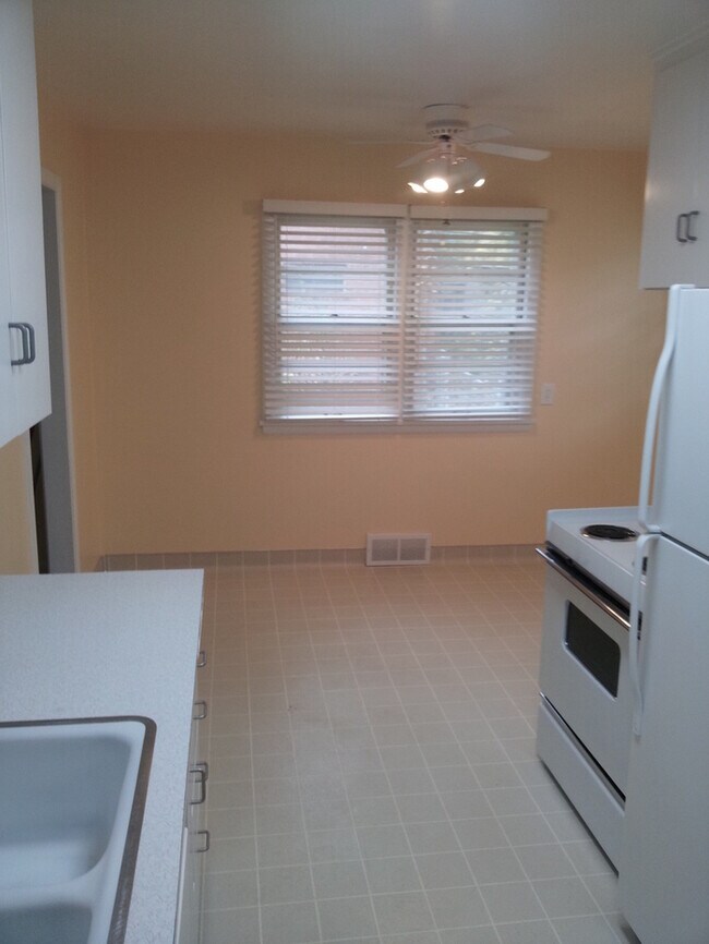Building Photo - LARGE two bedroom Midtown Duplex with beau...