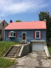 Building Photo - 150 Luddington St