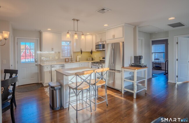 Foto del edificio - 348 Buckingham Ave