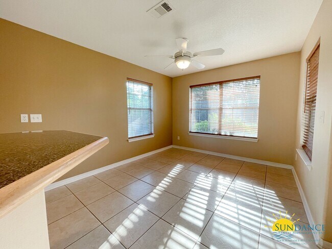 Foto del edificio - Beautiful Holley by the Sea Home!