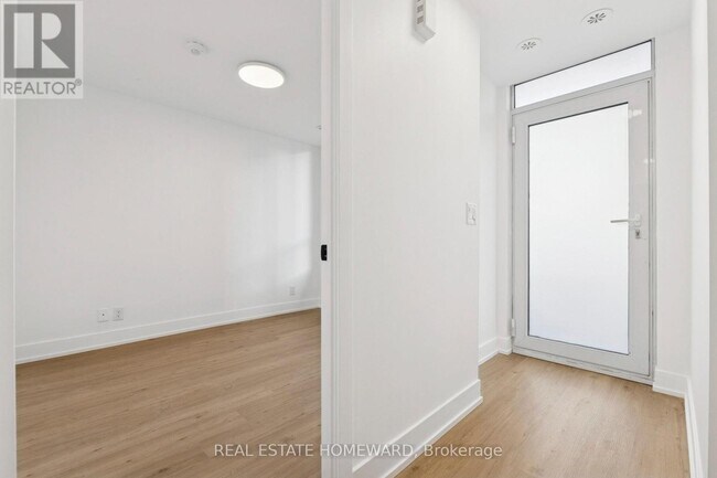 Building Photo - 1245 Bayly St