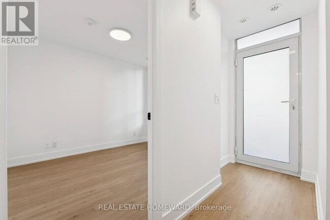 Photo du bâtiment - 1245 Bayly St