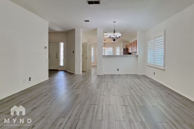 Foto del edificio - 4611 Echo Lake Dr