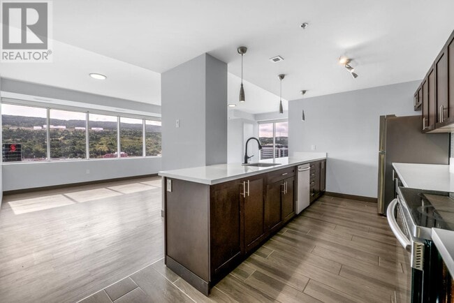 Building Photo - 40 Henry St