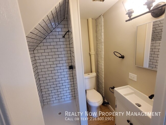 Foto del edificio - 1333 W 61st St