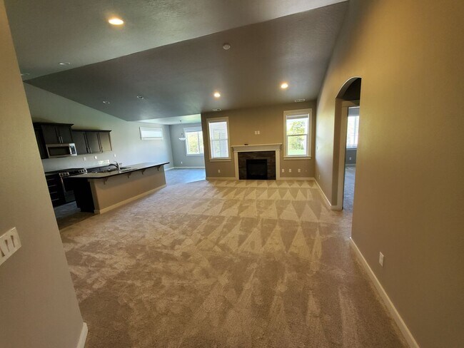 Foto del edificio - New 3+ Bedroom in North Albany.  Available...