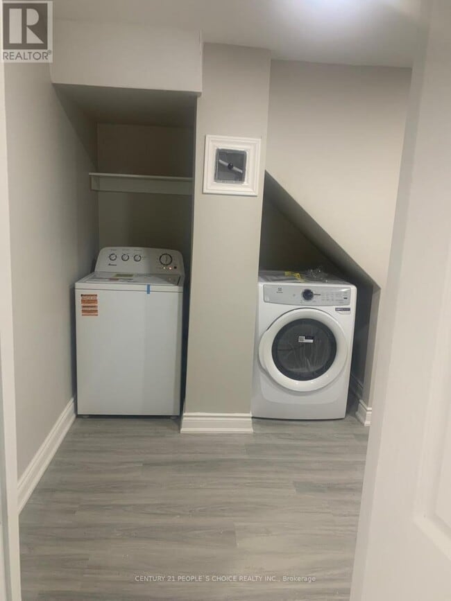 Photo du bâtiment - 24 Deepcoral Ct