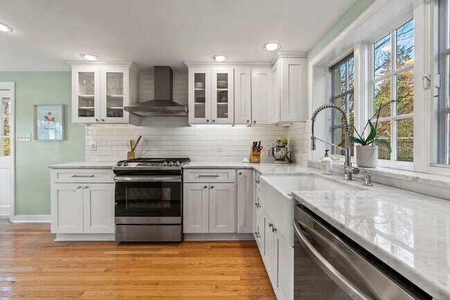 Foto del edificio - Charming 3BR House in Alexandria