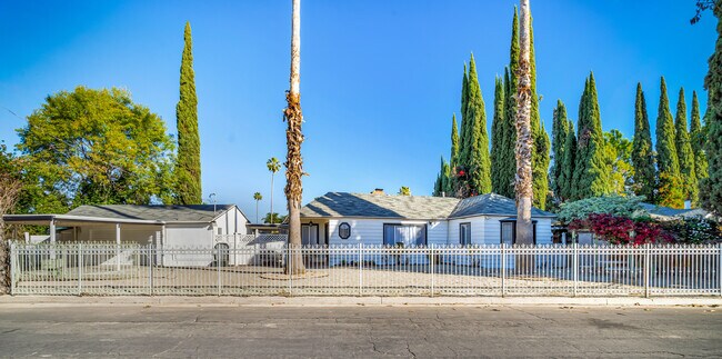 Foto del edificio - 15157 Valleyheart Dr