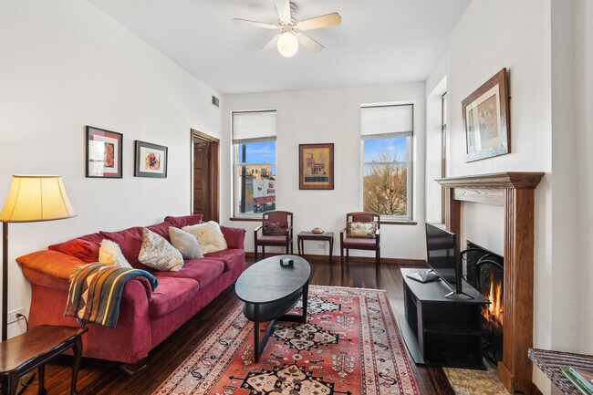 Foto del edificio - 4057 N Damen Ave