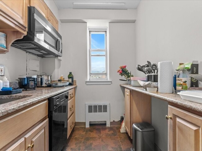 Building Photo - 145 Pinckney St