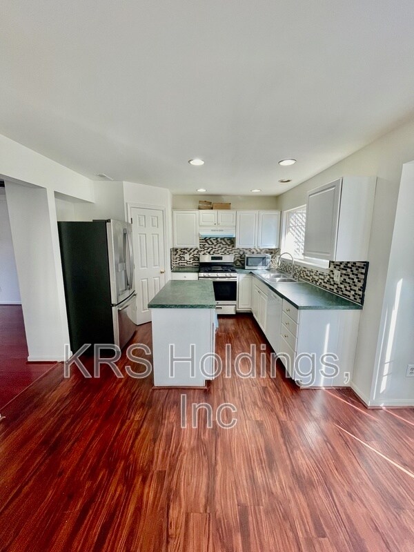 Building Photo - 16949 Toms River Loop