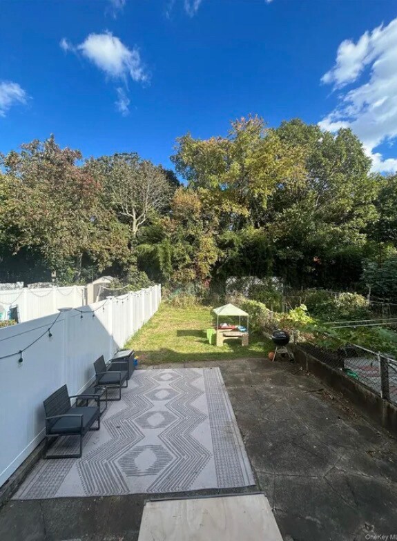 Building Photo - 65-43 Alderton St