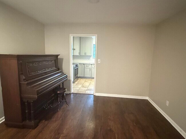 Foto del edificio - 2033 Doomar Dr