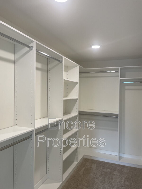 Foto del edificio - 1313 Compass Dr