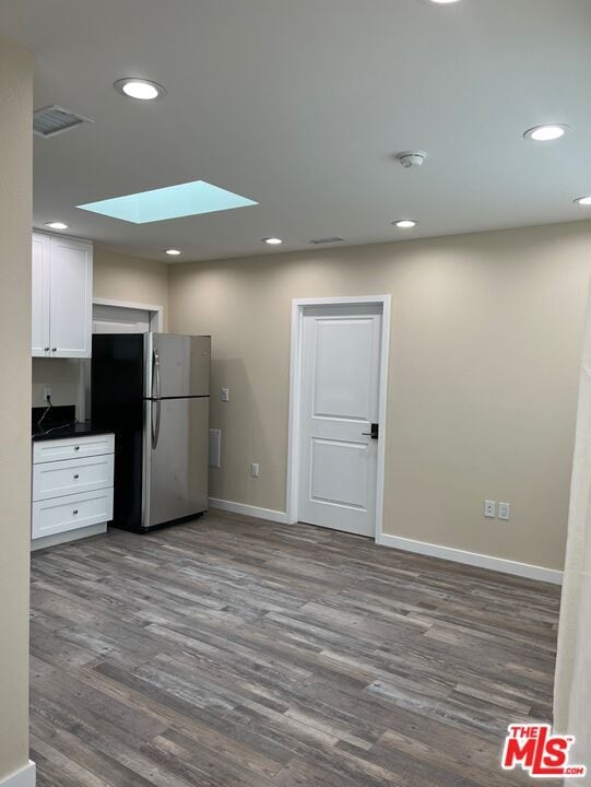Building Photo - 434 N Beachwood Dr