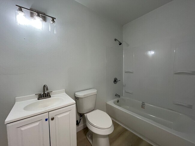 Building Photo - SECOND STORY APARTMENT WITH WATER PAID!!