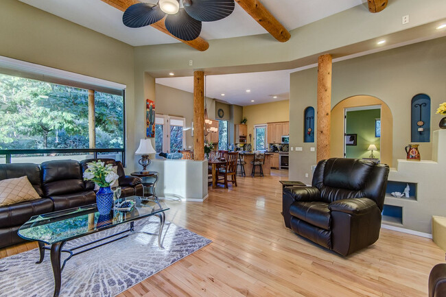 Building Photo - 215 Devils Kitchen Dr