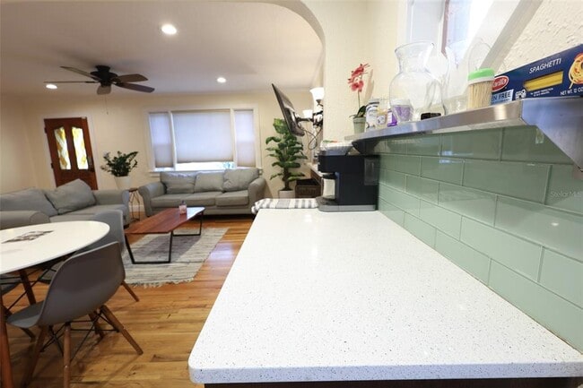 Foto del edificio - 1137 Granada St