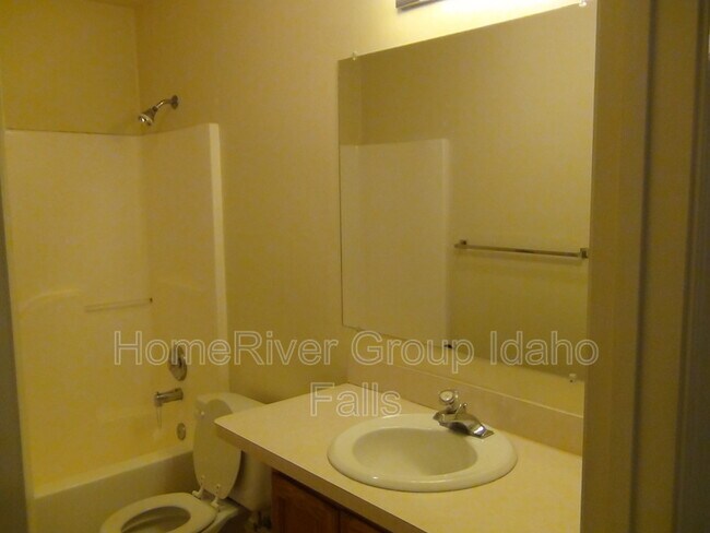 Foto del edificio - 2450 Virlow St