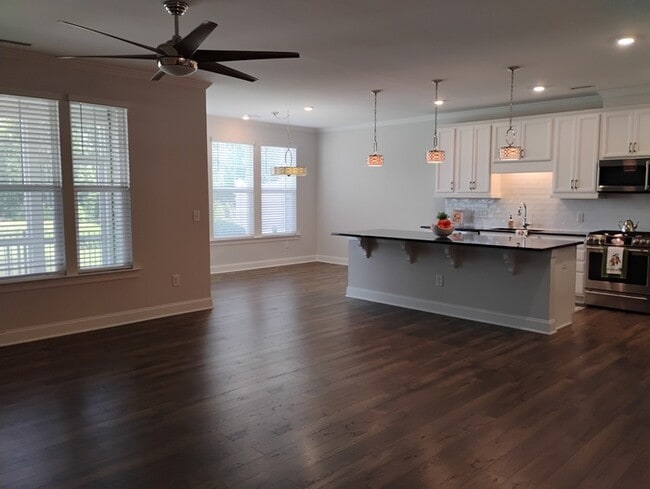 Building Photo - 446 Shale Creek Dr
