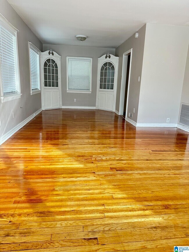 Foto del edificio - 1006 Broadway St