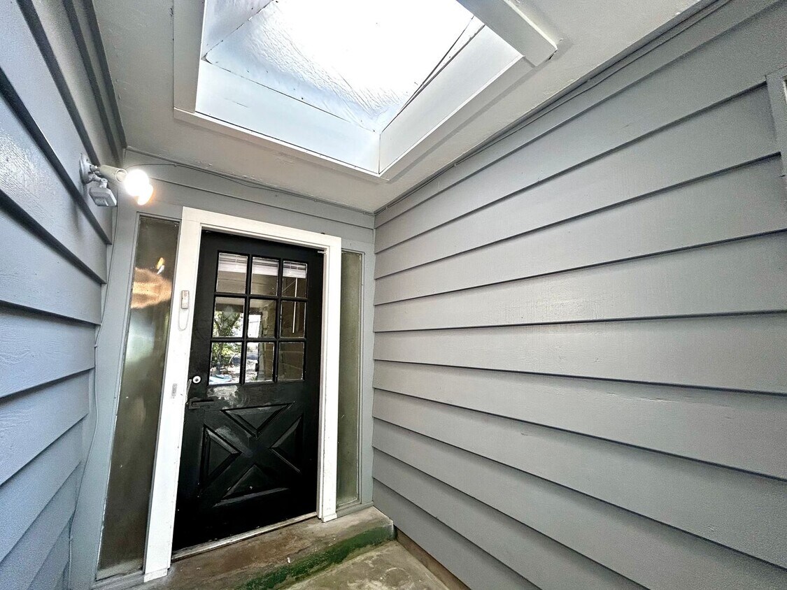 Foto principal - 3304 Tom Green St